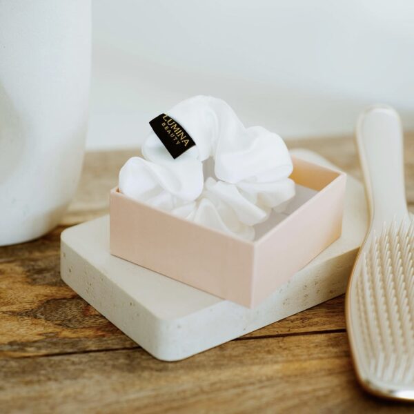 Satiinist patsikumm - valge