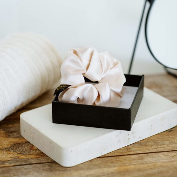 Satiinist patsikumm - beež