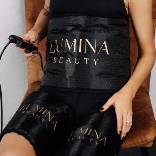 Luminabeauty Infrapuna Saunavöö - Salendav ja massažiga varustatud infrapuna vöö naistele ja meestele. Ideaalne valik kaalulangetamiseks ja seljavalude leevendamiseks. Kasutades tänapäevast infrapuna tehnoloogiat, see kõhuvöö aitab kiirendada ainevahetust ja parandada vereringet. Sobiv igapäevaseks kasutamiseks, see vöö pakub efektset lihasmassaaži ning on ideaalne treeningjärgseks taastumiseks ja figuuri modelleerimiseks.infrapunavöö reitele