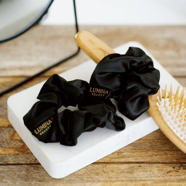 Satiinist patsikumm - must